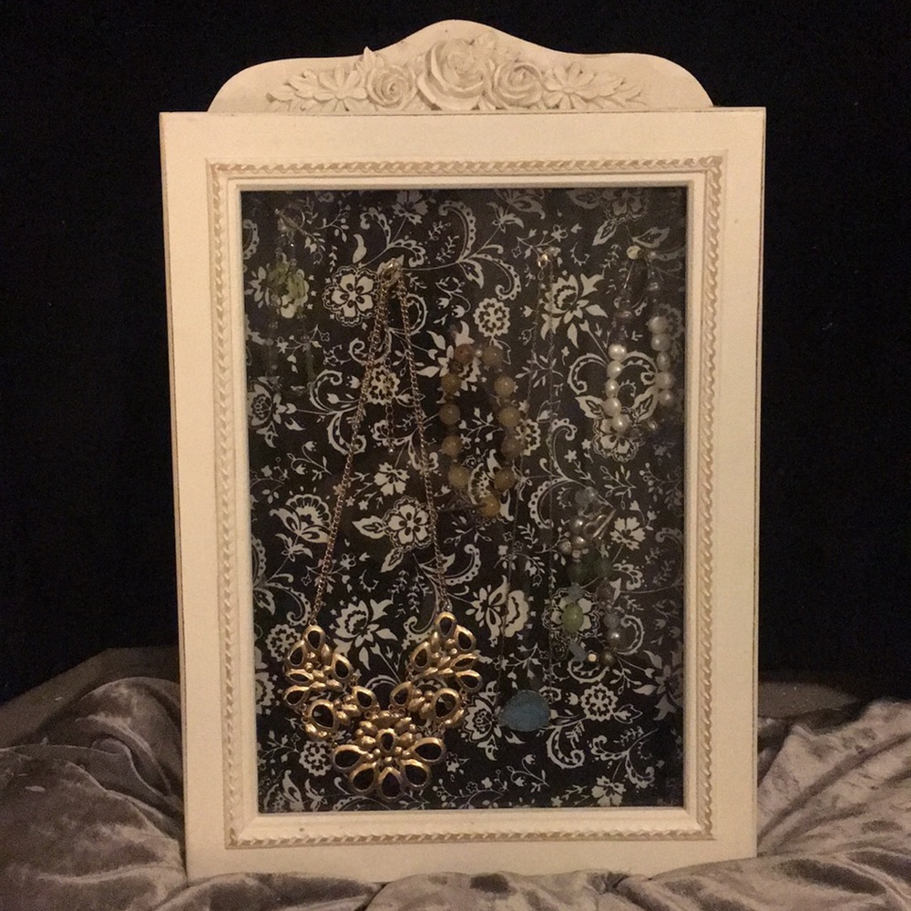 Jewelry display case/shadow box